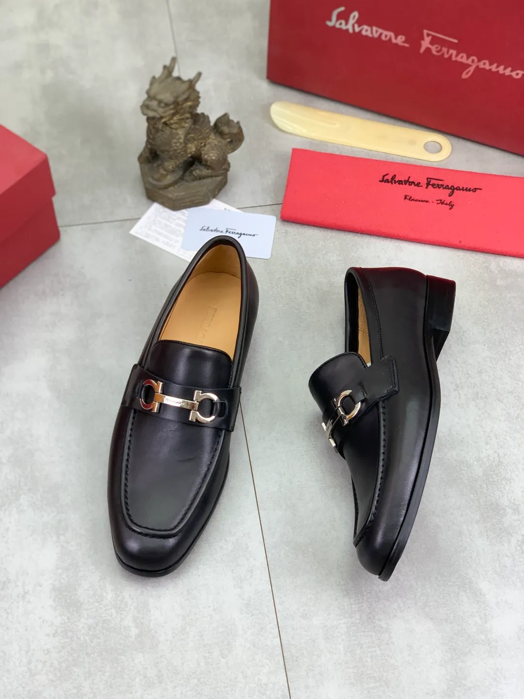 Men's Men's Shoes 💰P560💰[New Style] Water-dyed Niuli 🆘[Salvatore Ferragamo] Ferragamo's latest casual business leather shoes for men! Listed simultaneously! The fabric is made of specially imported original calfskin, the lining is made of imported water-dyed cowhide, and the original combination outsole is absolutely luxurious and leads the fashion trend. Matching code: 39-44 (45 46 customized) 2️⃣ colors available